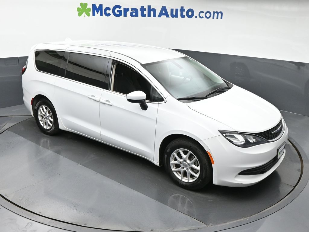 2020 Chrysler Voyager LX photo 2