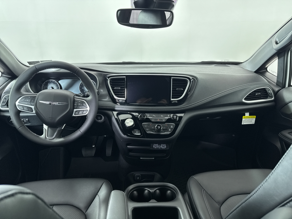 2025 Chrysler Pacifica photo 5