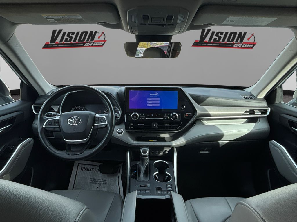 2023 Toyota Highlander L photo 27