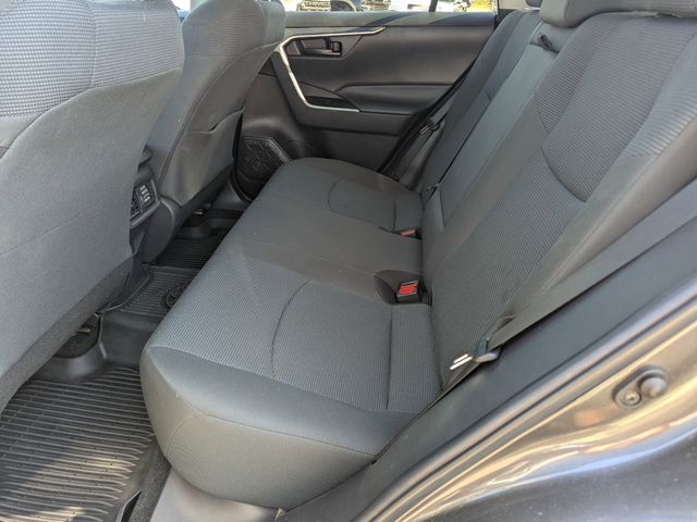 2022 Toyota RAV4 LE photo 13