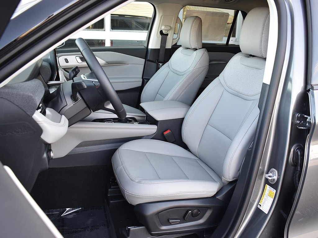 2026 Ford Explorer photo 4