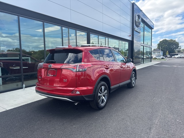 2016 Toyota RAV4 XLE photo 3