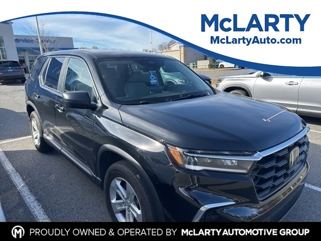 2023 Honda Pilot LX's photo