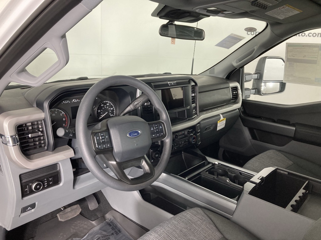2025 Ford F-350 XLT photo 3
