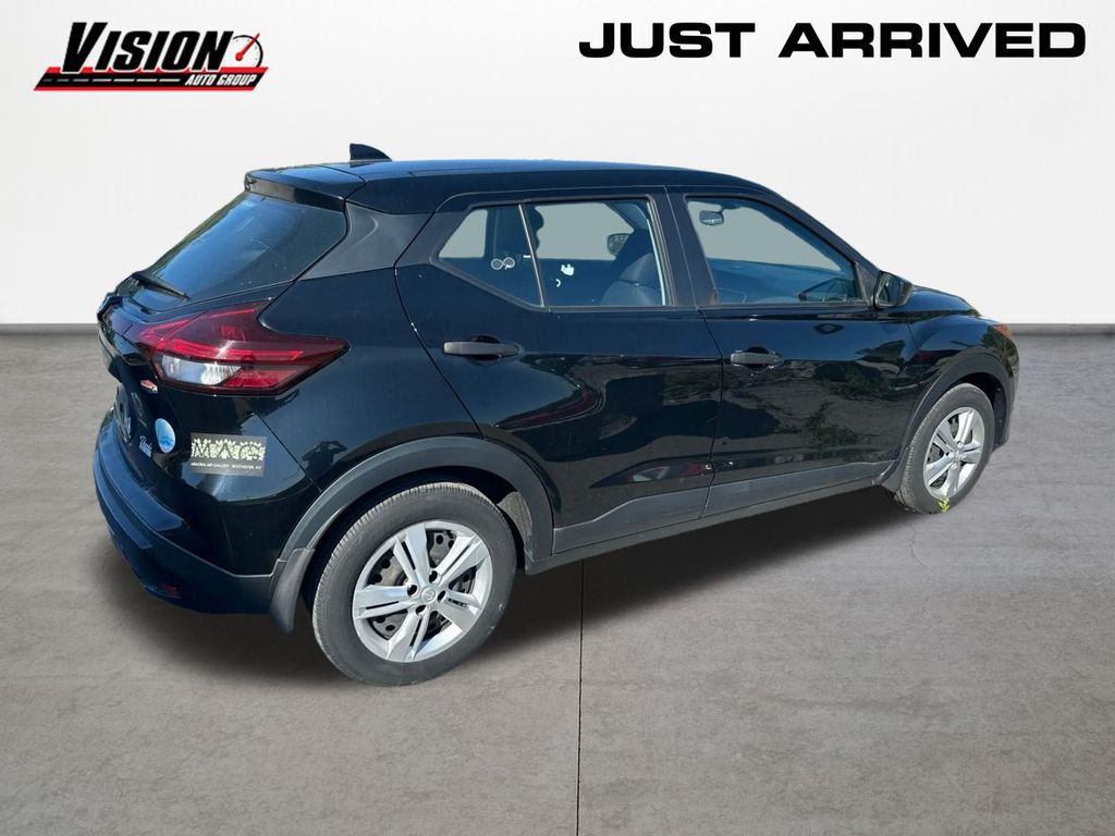 2021 Nissan Kicks S photo 3