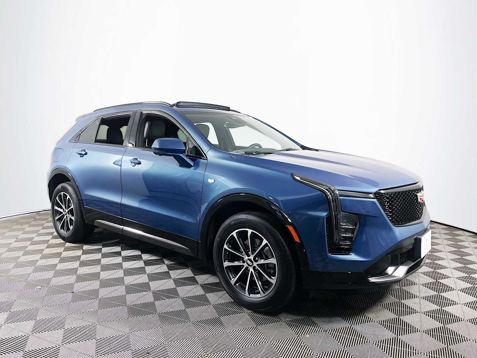 2025 Cadillac XT4 Sport photo 3