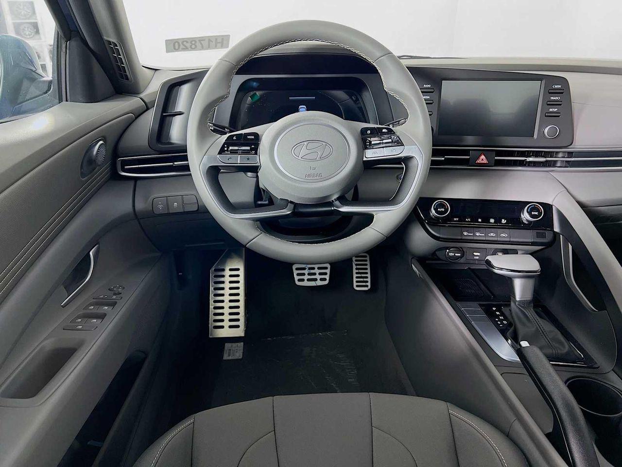 2025 Hyundai Elantra SEL Sport photo 14