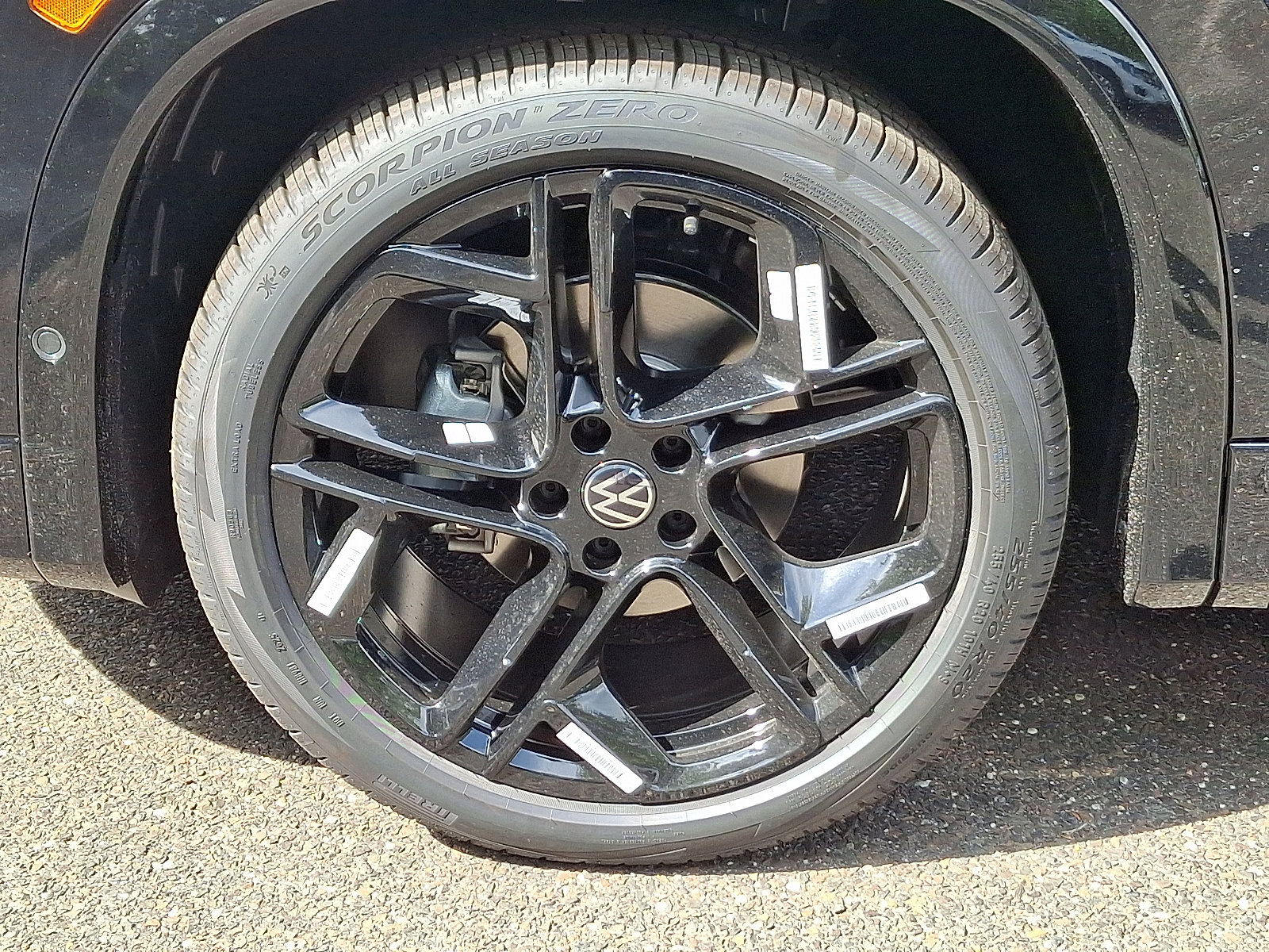 2025 Volkswagen Tiguan SE R-Line Black photo 3