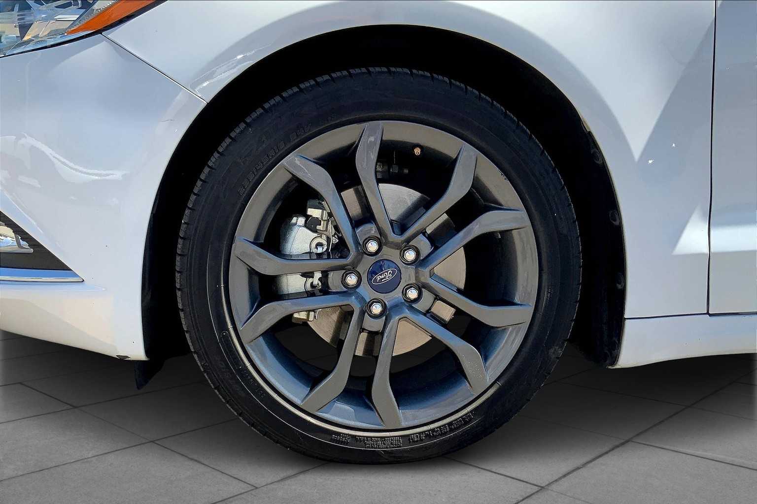 2018 Ford Fusion SE photo 8