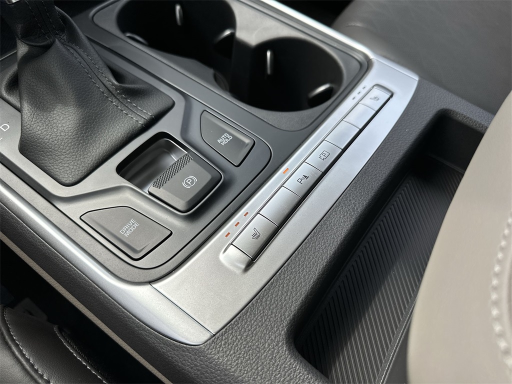 2025 Kia Carnival LXS photo 24