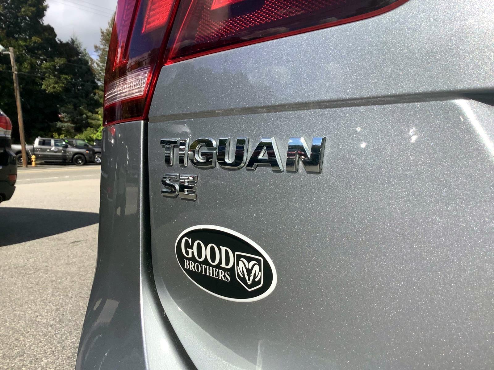 2021 Volkswagen Tiguan R-Line Black SEL photo 8