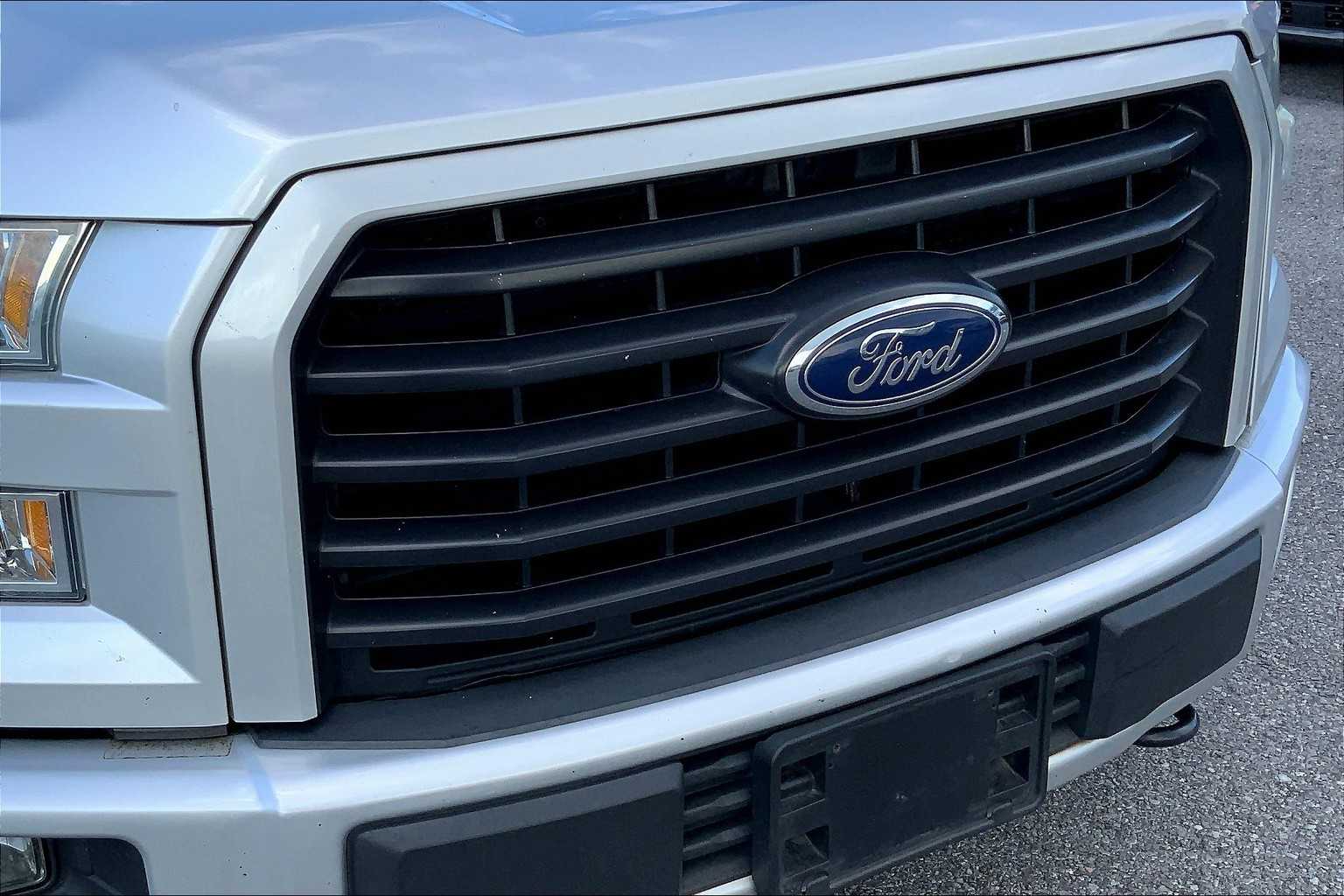 2015 Ford F-150 XLT photo 28