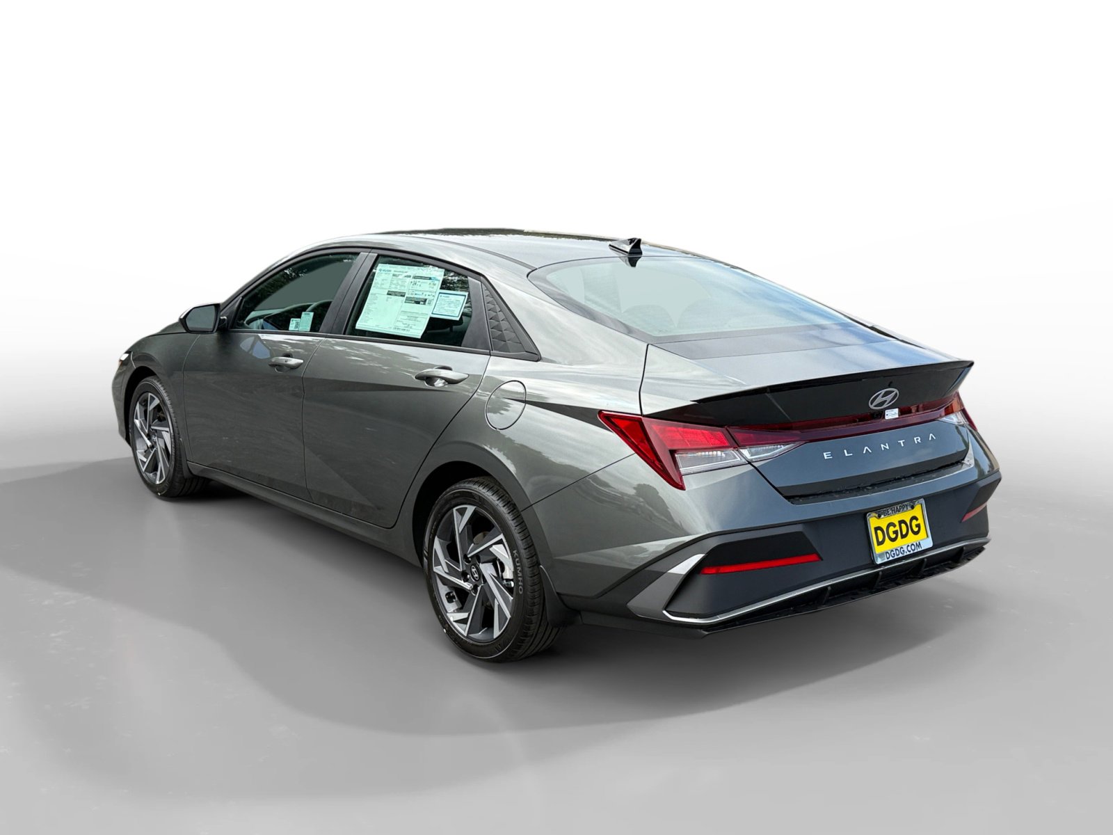 2025 Hyundai Elantra SEL Sport photo 3