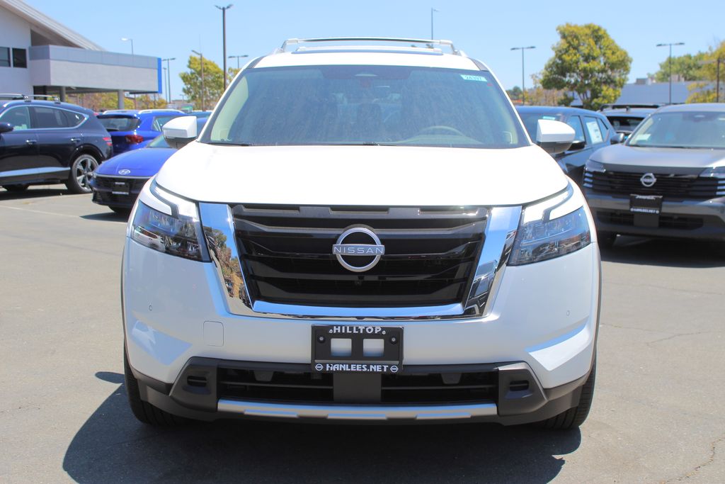 2025 Nissan Pathfinder SL photo 3