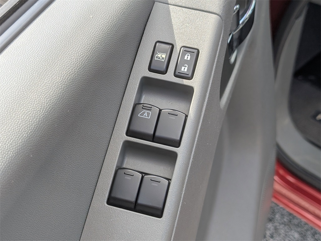 2021 Nissan Frontier SV photo 9