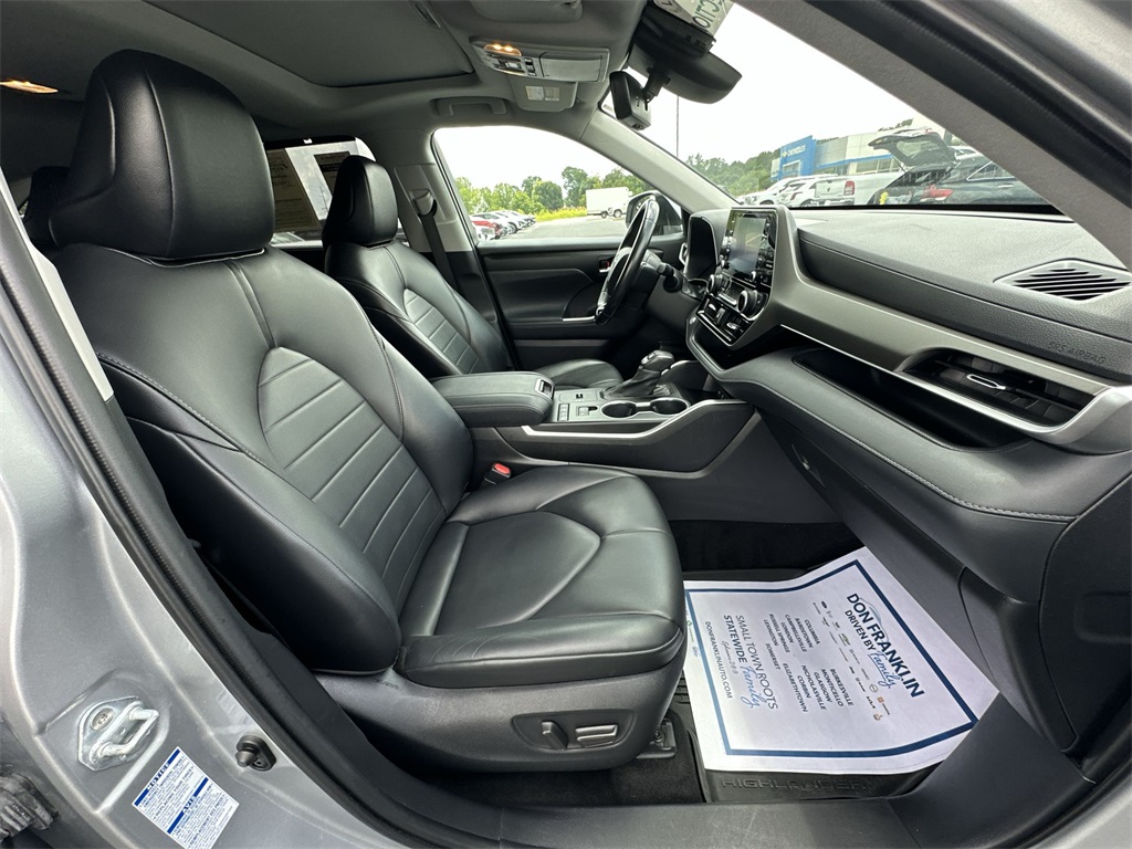 2021 Toyota Highlander Hybrid XLE photo 24