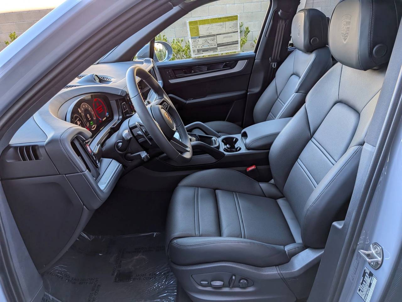 2025 Porsche Cayenne S E-Hybrid photo 3