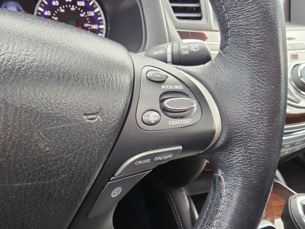 2017 Infiniti QX60 Luxe photo 32