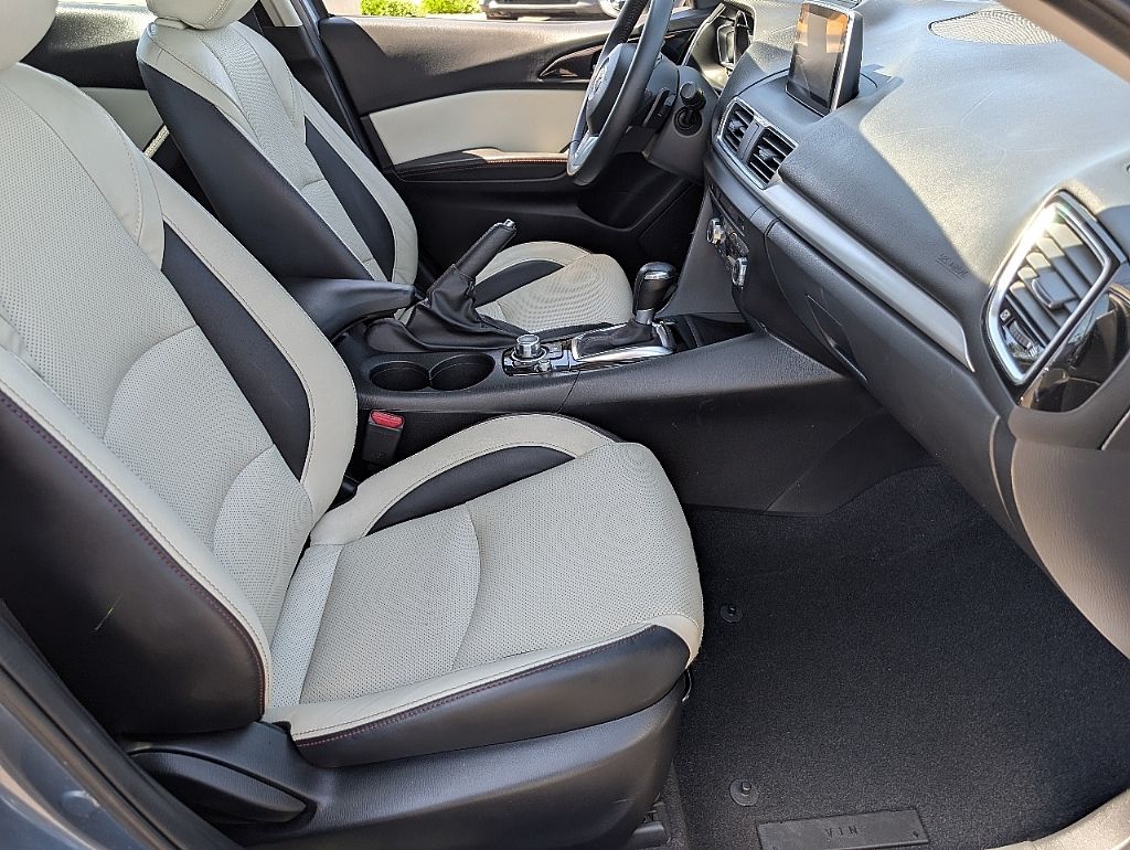 2015 Mazda Mazda3 s Grand Touring photo 13