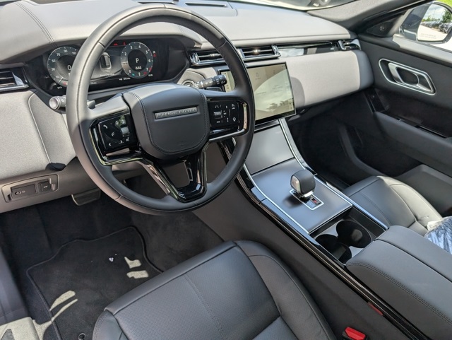 2026 Land Rover Range Rover Velar SE photo 4