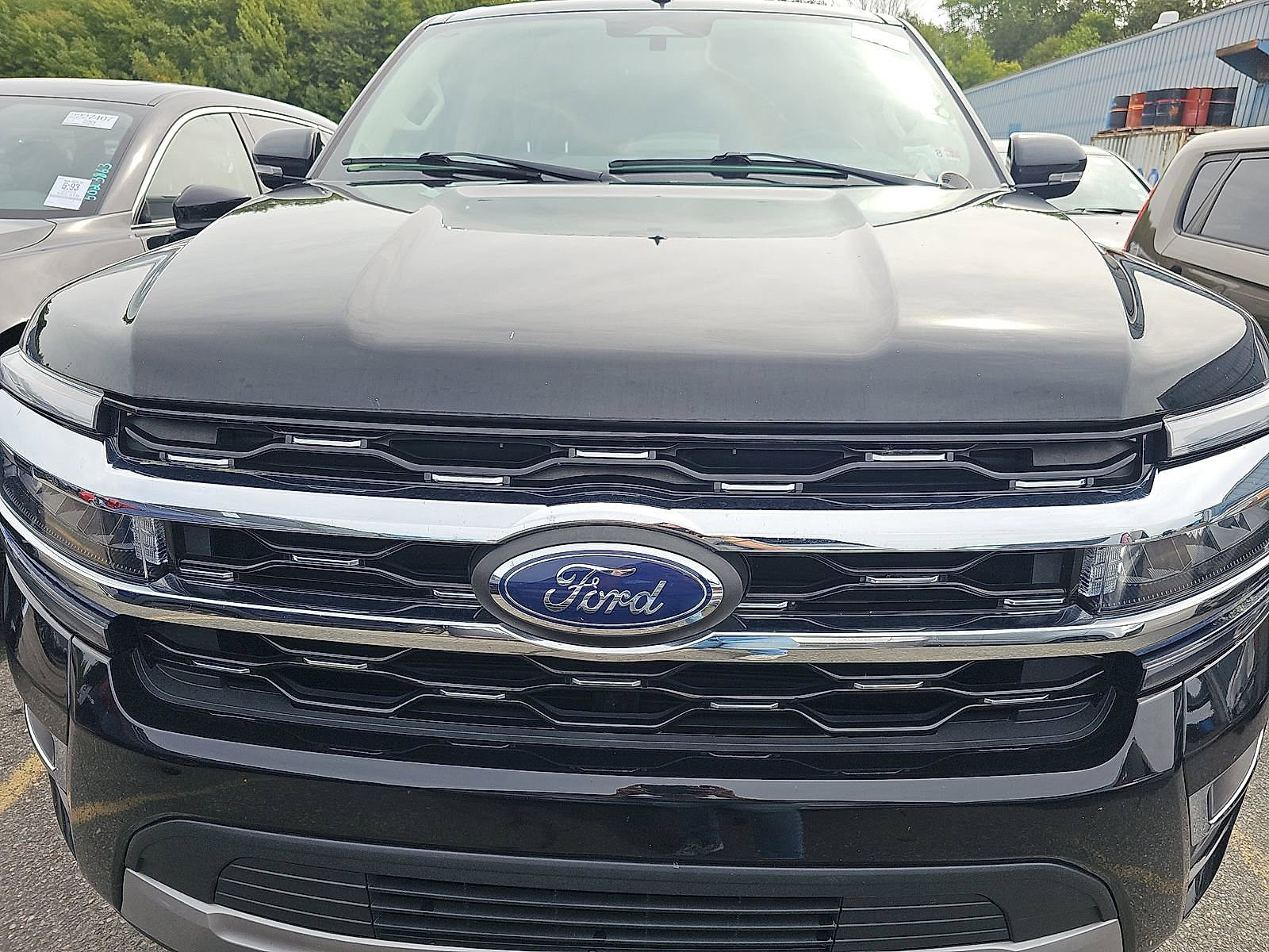 2023 Ford Expedition Limited photo 2