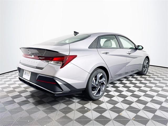 2025 Hyundai Elantra SEL Sport photo 6