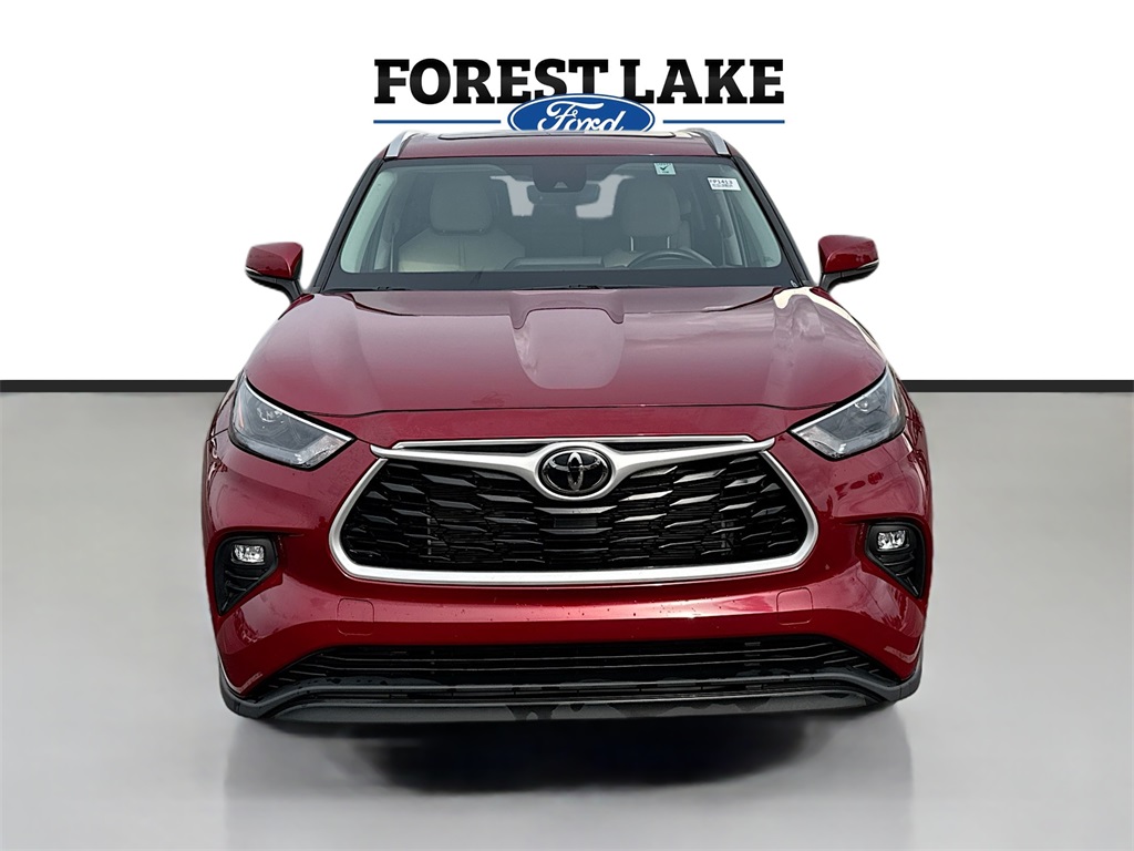 Used 2022 Toyota Highlander XLE with VIN 5TDGZRBH4NS242838 for sale in Forest Lake, Minnesota