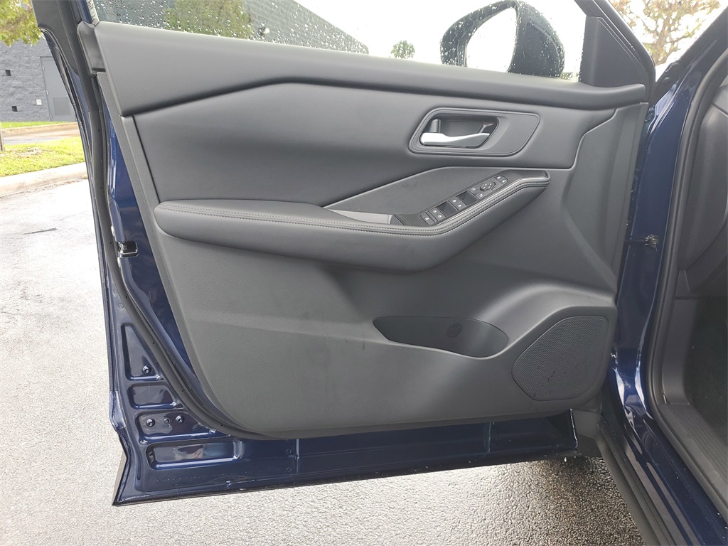 2026 Nissan Rogue SV photo 15