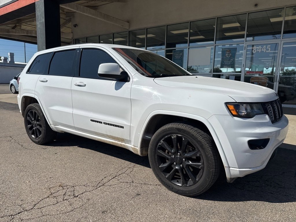 2017 Jeep Grand Cherokee Altitude photo 2