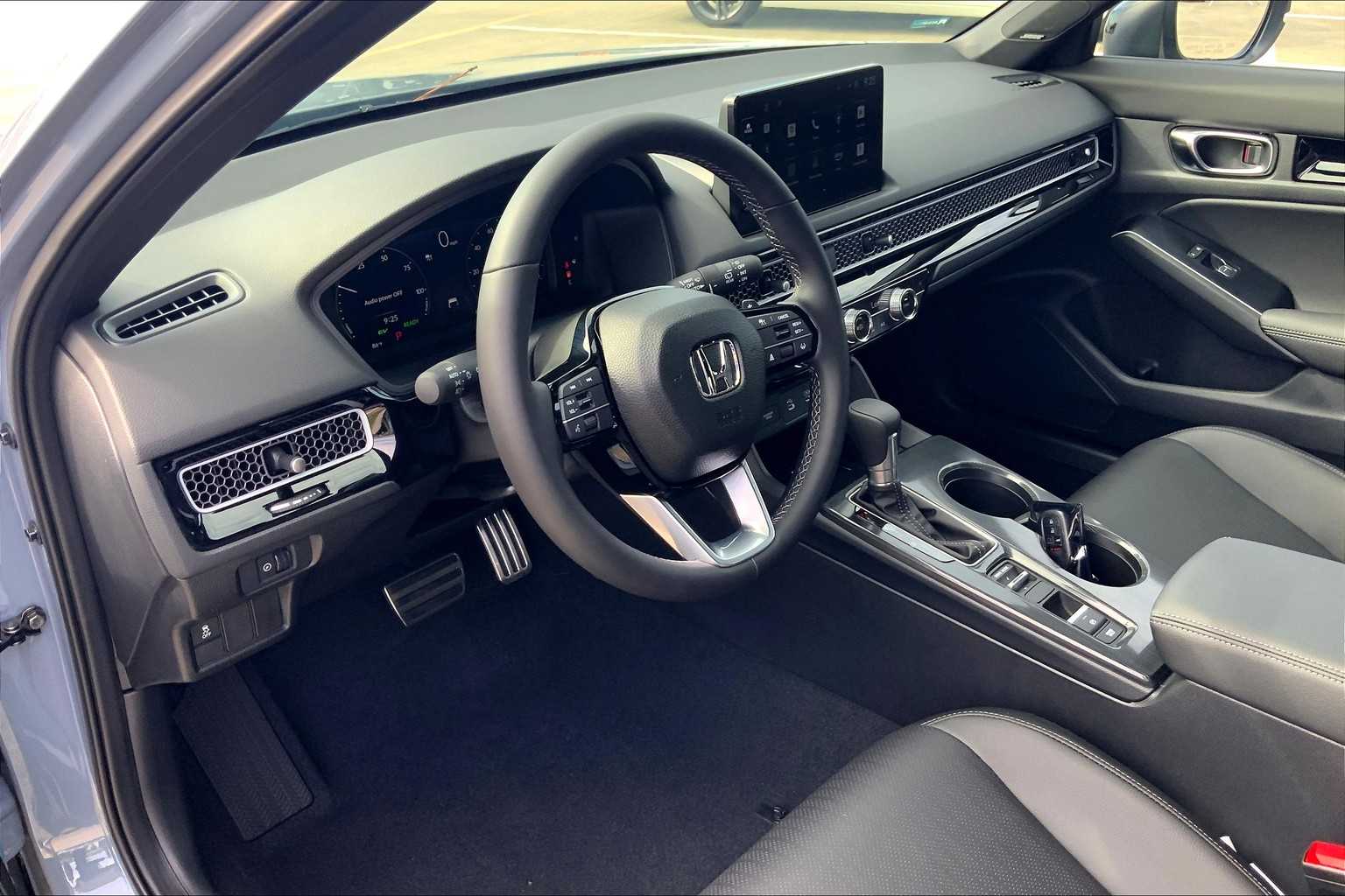 2025 Honda Civic Hatchback Hybrid Sport Touring photo 8