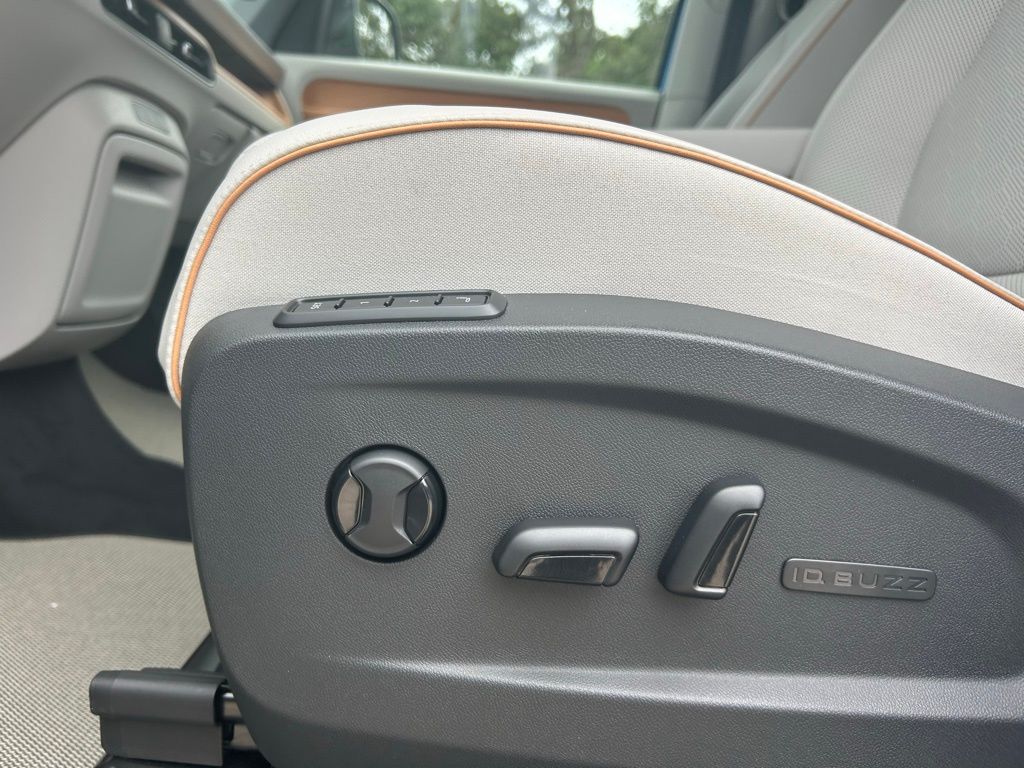 2025 Volkswagen ID. Buzz Pro Plus photo 45