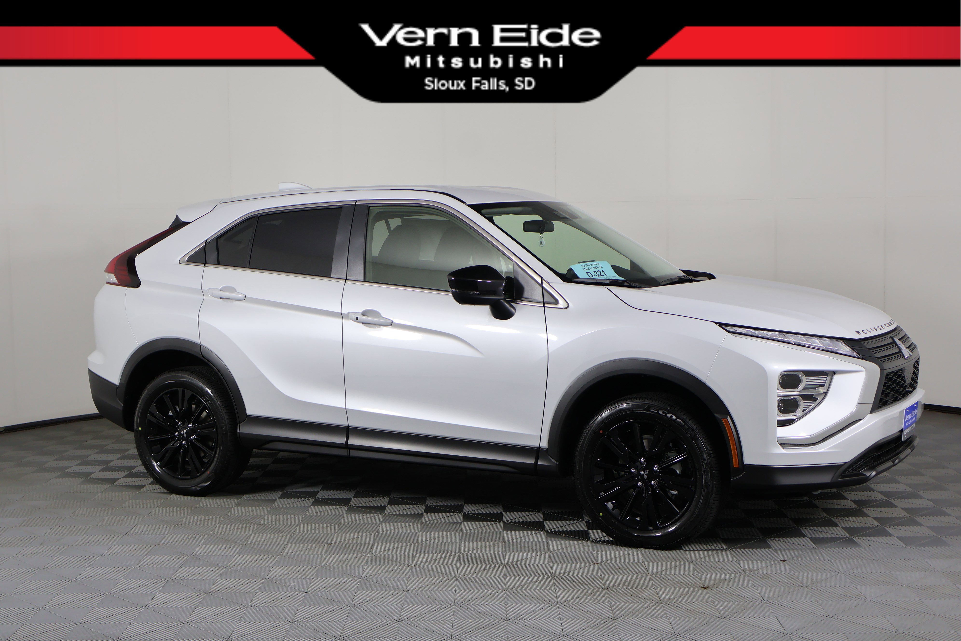 2025 Mitsubishi Eclipse Cross LE's photo