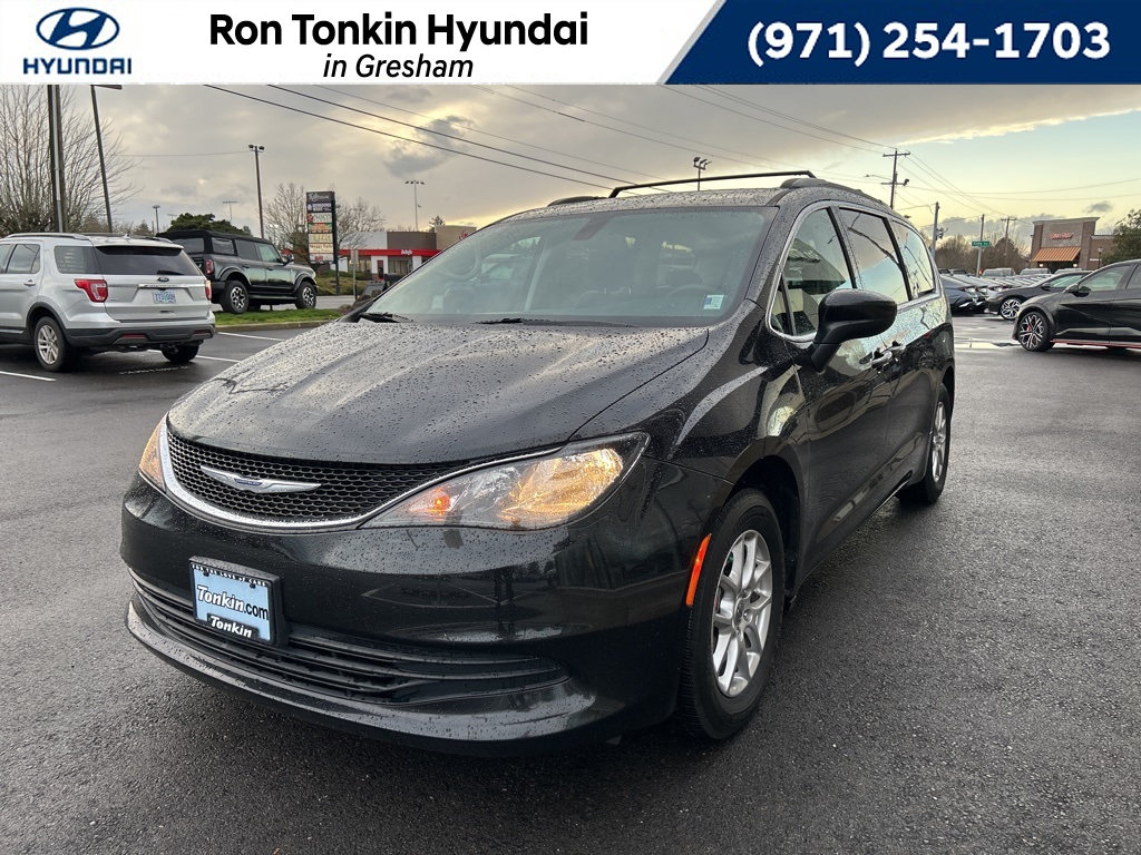 2020 Chrysler Voyager's photo