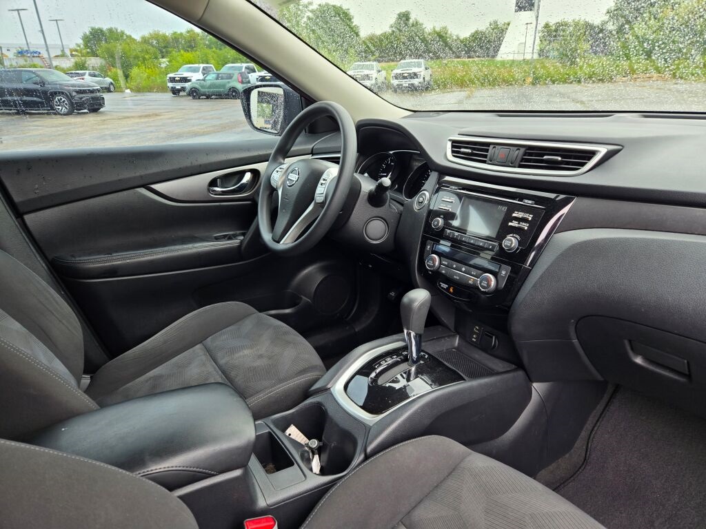 2016 Nissan Rogue SV photo 5