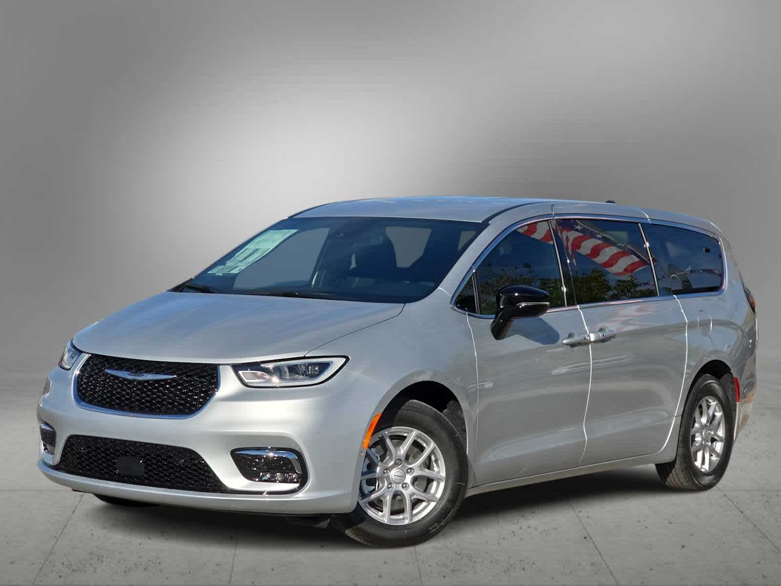 2026 Chrysler Pacifica Select's photo