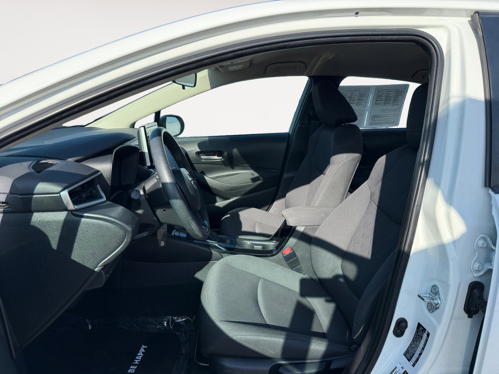 2021 Toyota Corolla LE photo 10