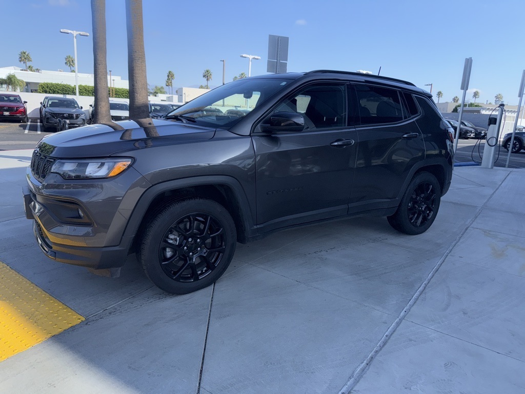 2023 Jeep Compass Altitude photo 2