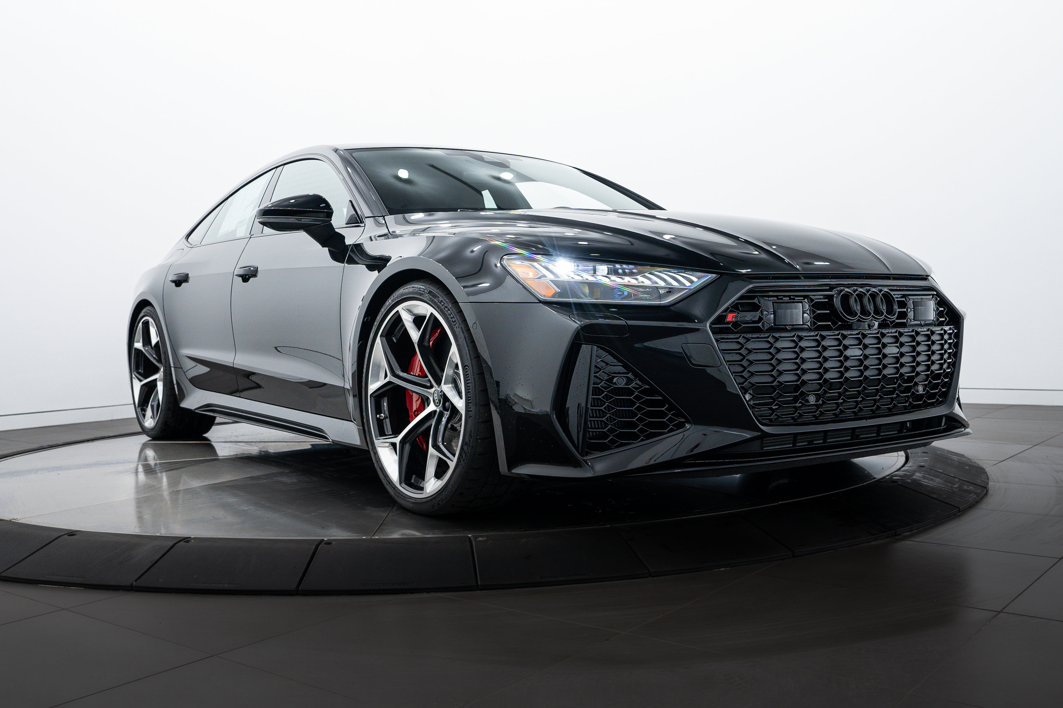 New 2025 MYTHOS BLACK Audi performance image 1