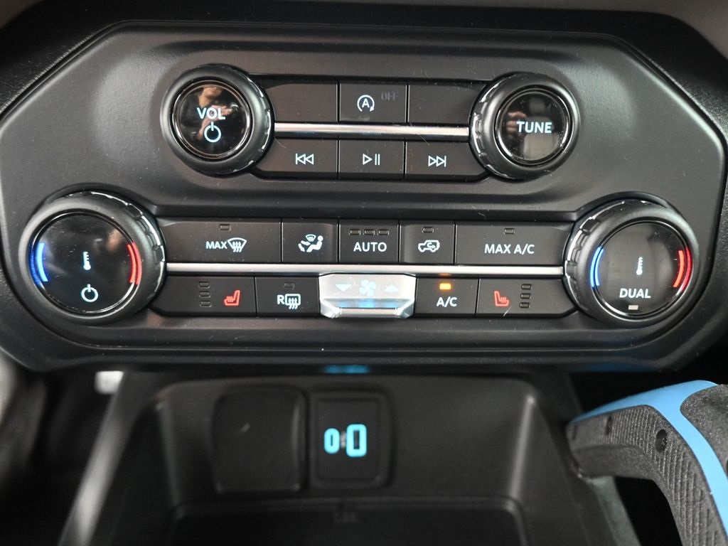 2022 Ford Bronco Wildtrak photo 2