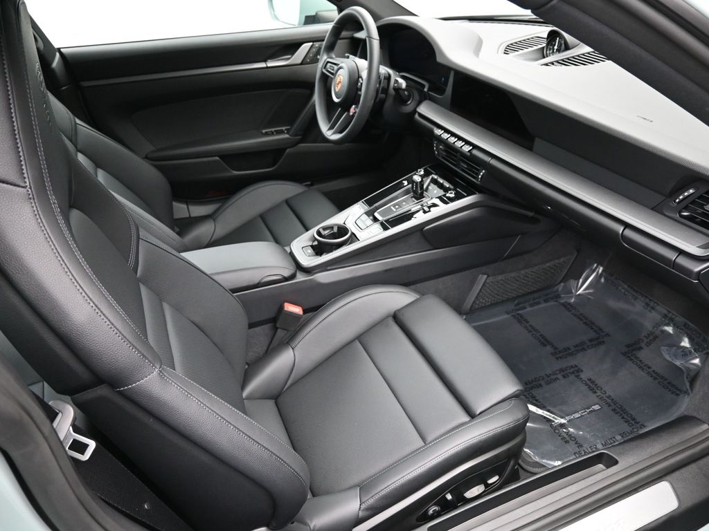 2025 Porsche 911 photo 7