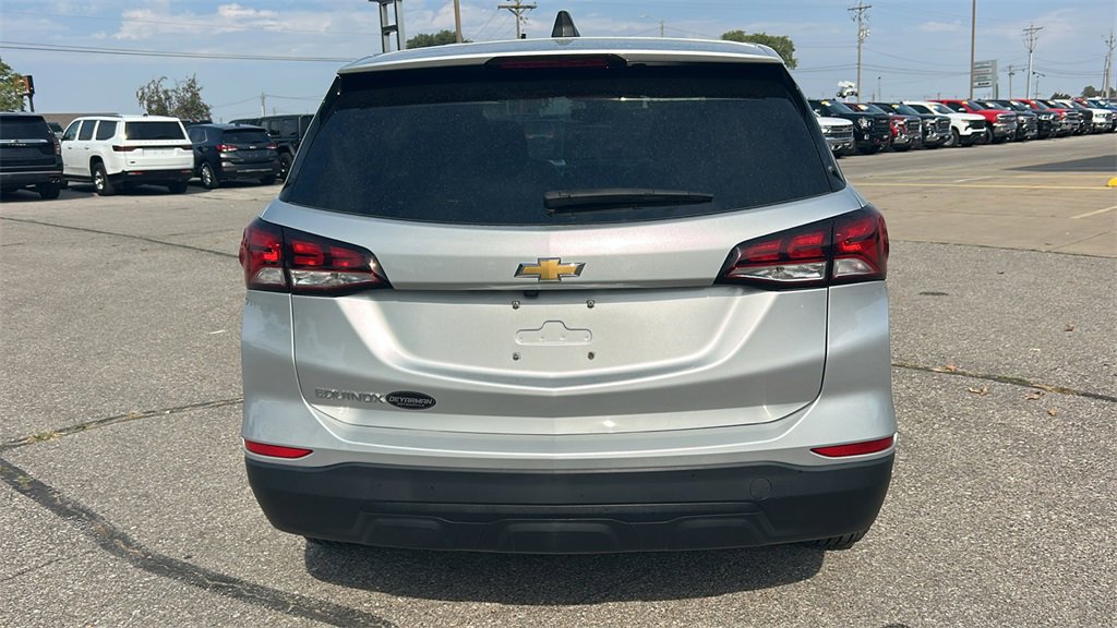 2022 Chevrolet Equinox LS photo 4