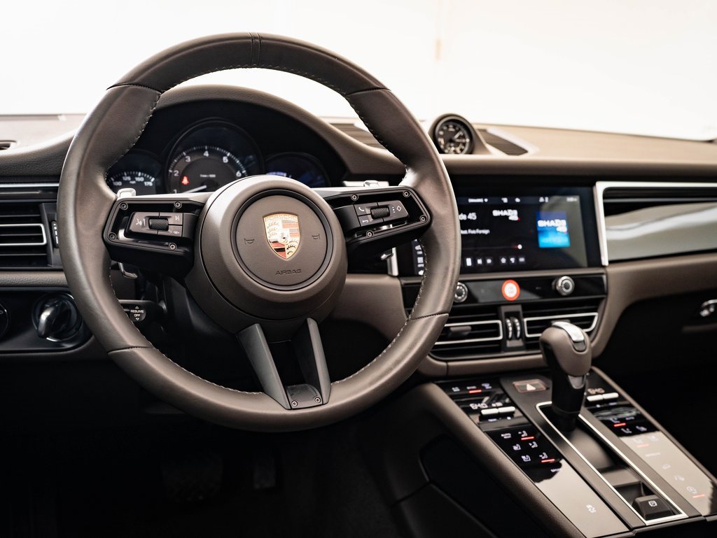 2024 Porsche Macan T photo 4