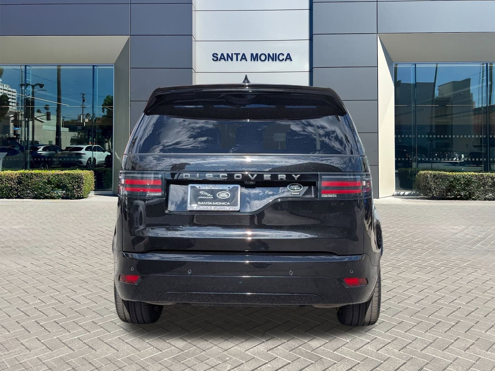 2023 Land Rover Discovery S R-Dynamic 7 Seat photo 7