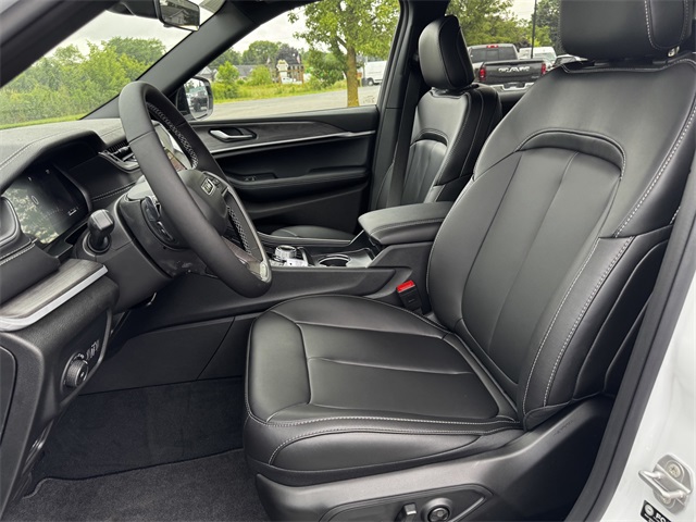 2025 Jeep Grand Cherokee Limited photo 22
