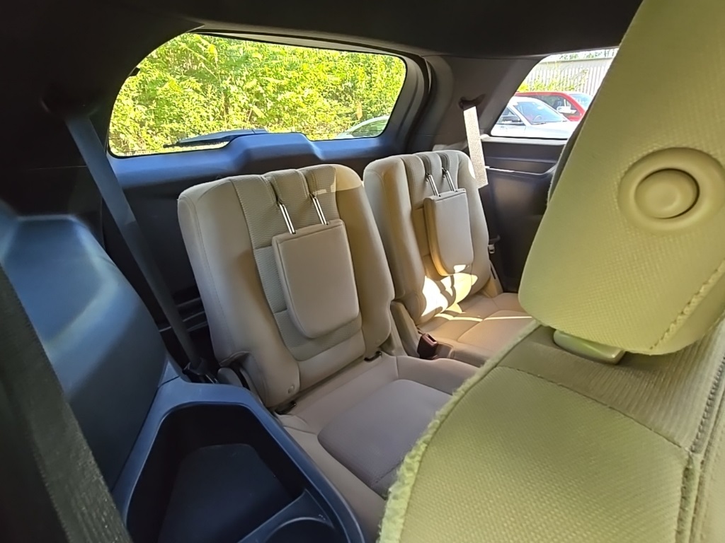 2017 Ford Explorer XLT photo 17
