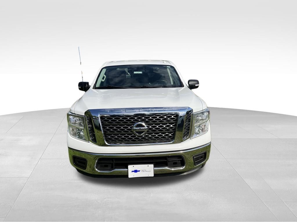 2018 Nissan Titan SV photo 8