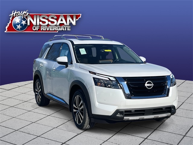 2025 Nissan Pathfinder Platinum's photo