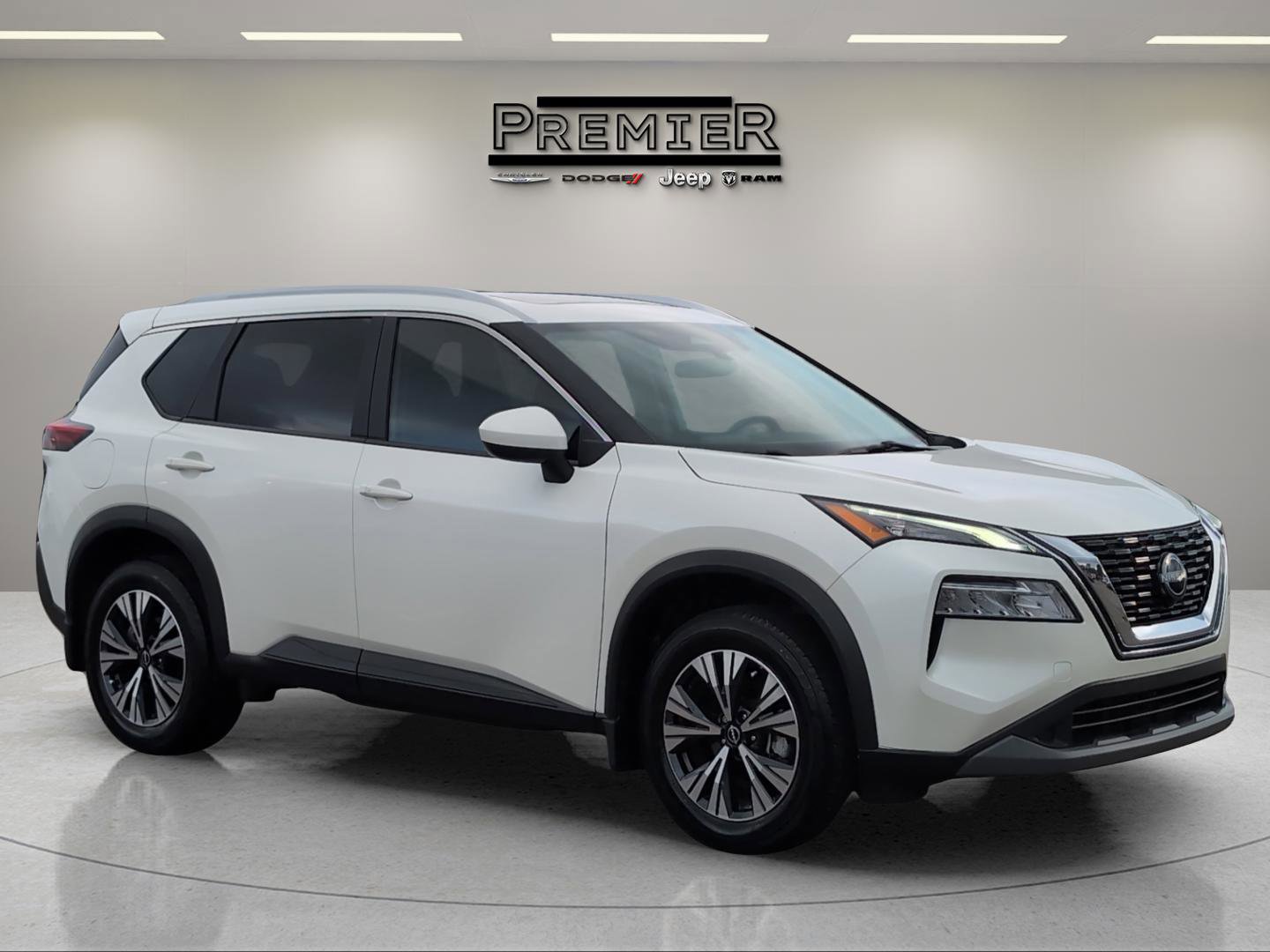 2023 Nissan Rogue SV photo 3