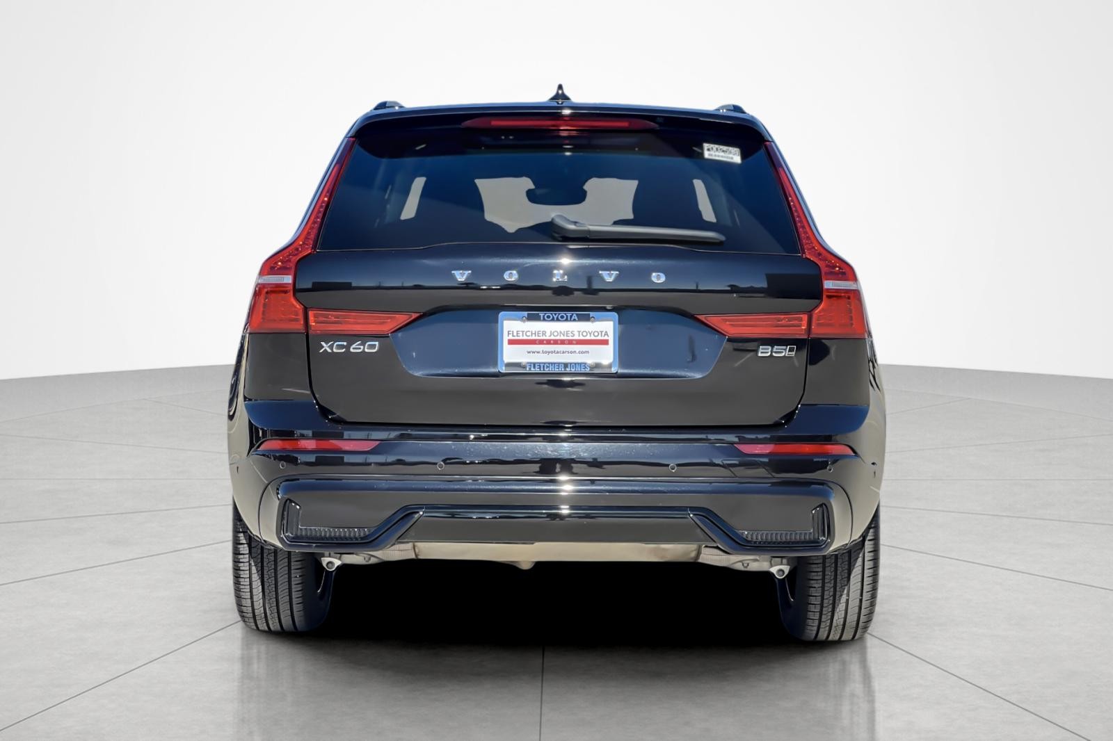 2025 Volvo XC60 Plus photo 4