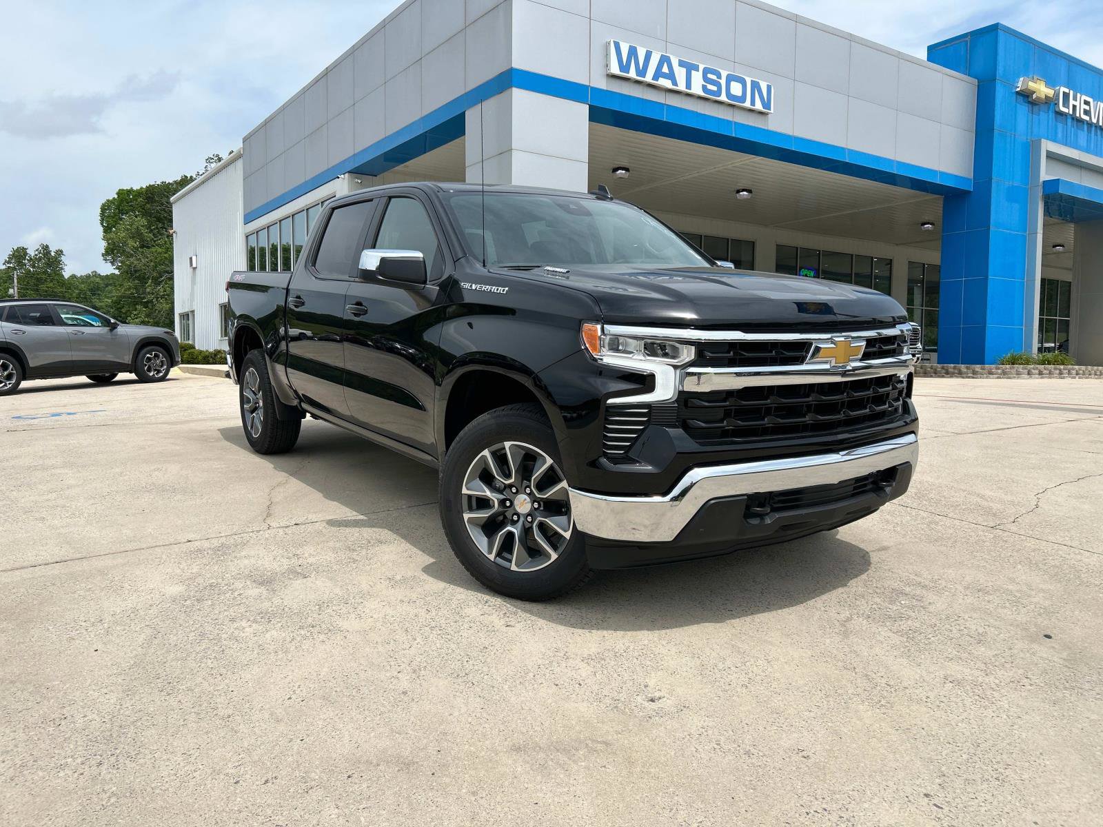 2025 Chevrolet Silverado 1500 LT photo 2